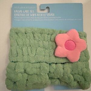 NEW! 3pc Plush Embroidered Flower Headband & Wristband Home Facial Spa Set-(NWT)